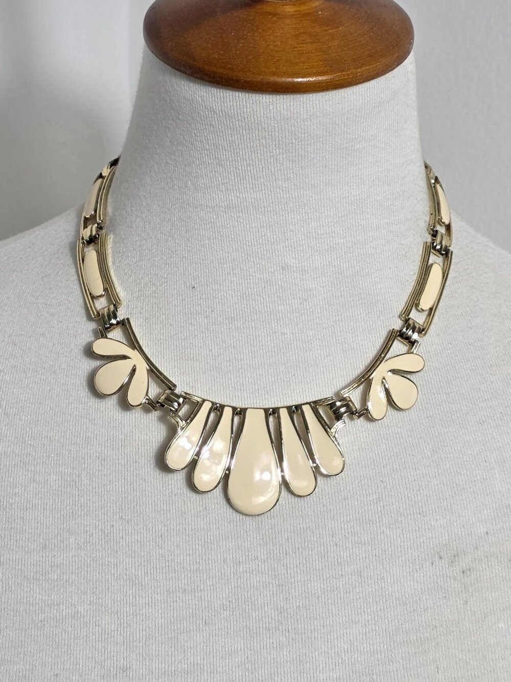 Vintage Gold-Tone & Cream Enamel Collar Necklace Stylized Rounded Petals